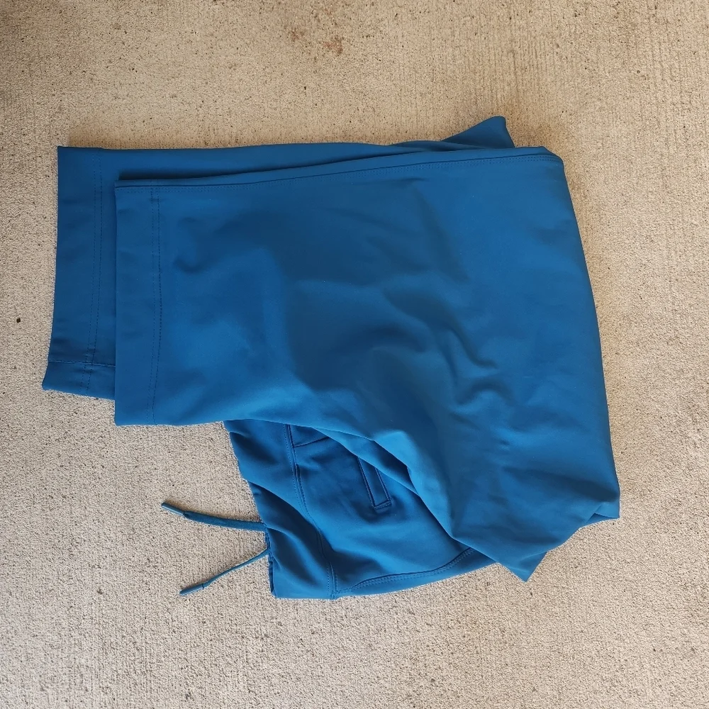 LIVI 22/24 BLUE CAPRI BY LANE BRYAN.